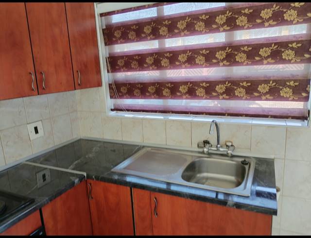 2 BEDROOM FLAT FOR SALE IN KEMPTON PARK EXT 5